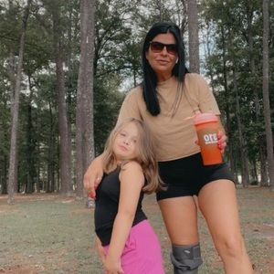 Meet your Posher, Crystal